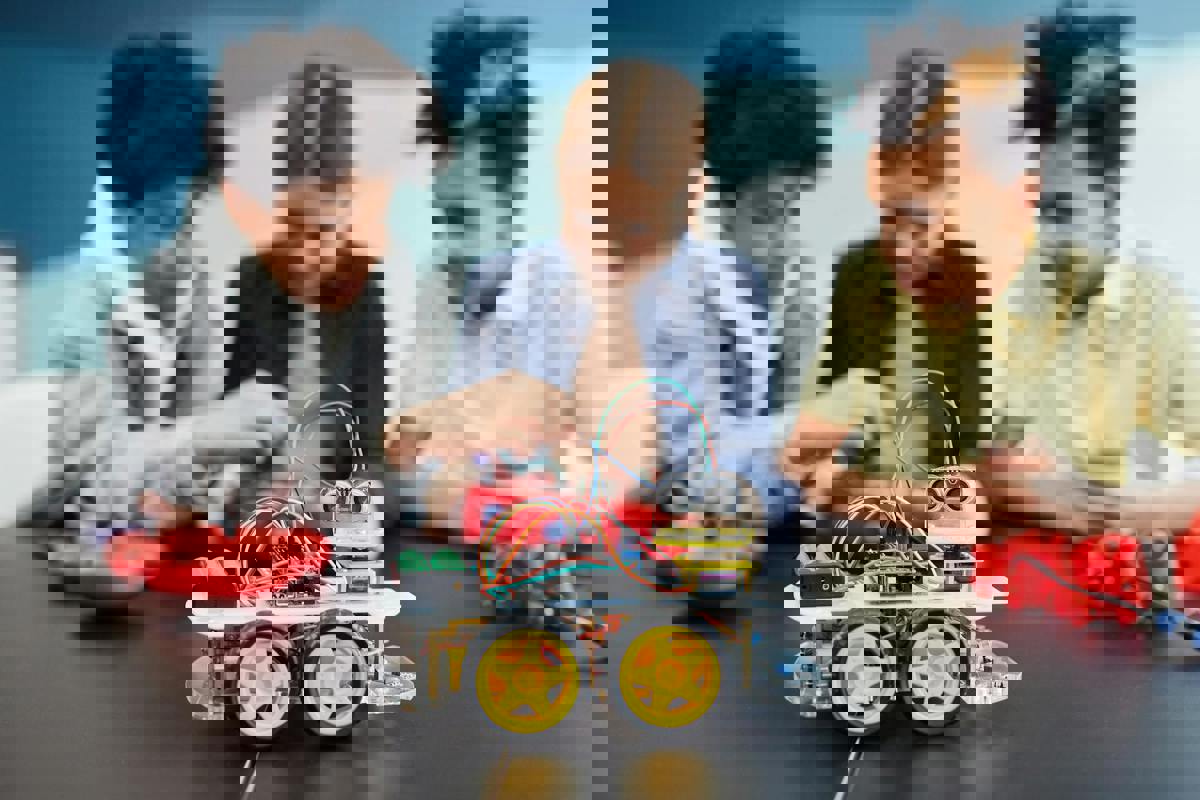 Plymouth School to Host Regional Robotics Tournament for Young Engineers